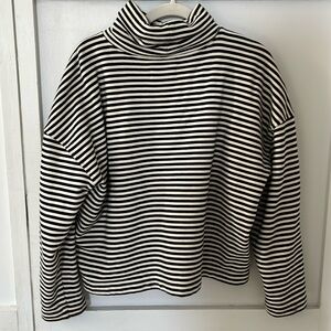 Everlane Turtleneck Sweatshirt -XS good condition